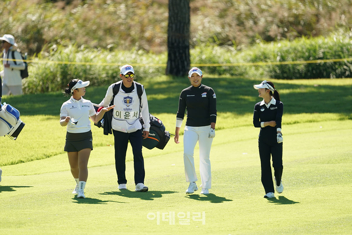 [포토]이윤서,즐거운 대화