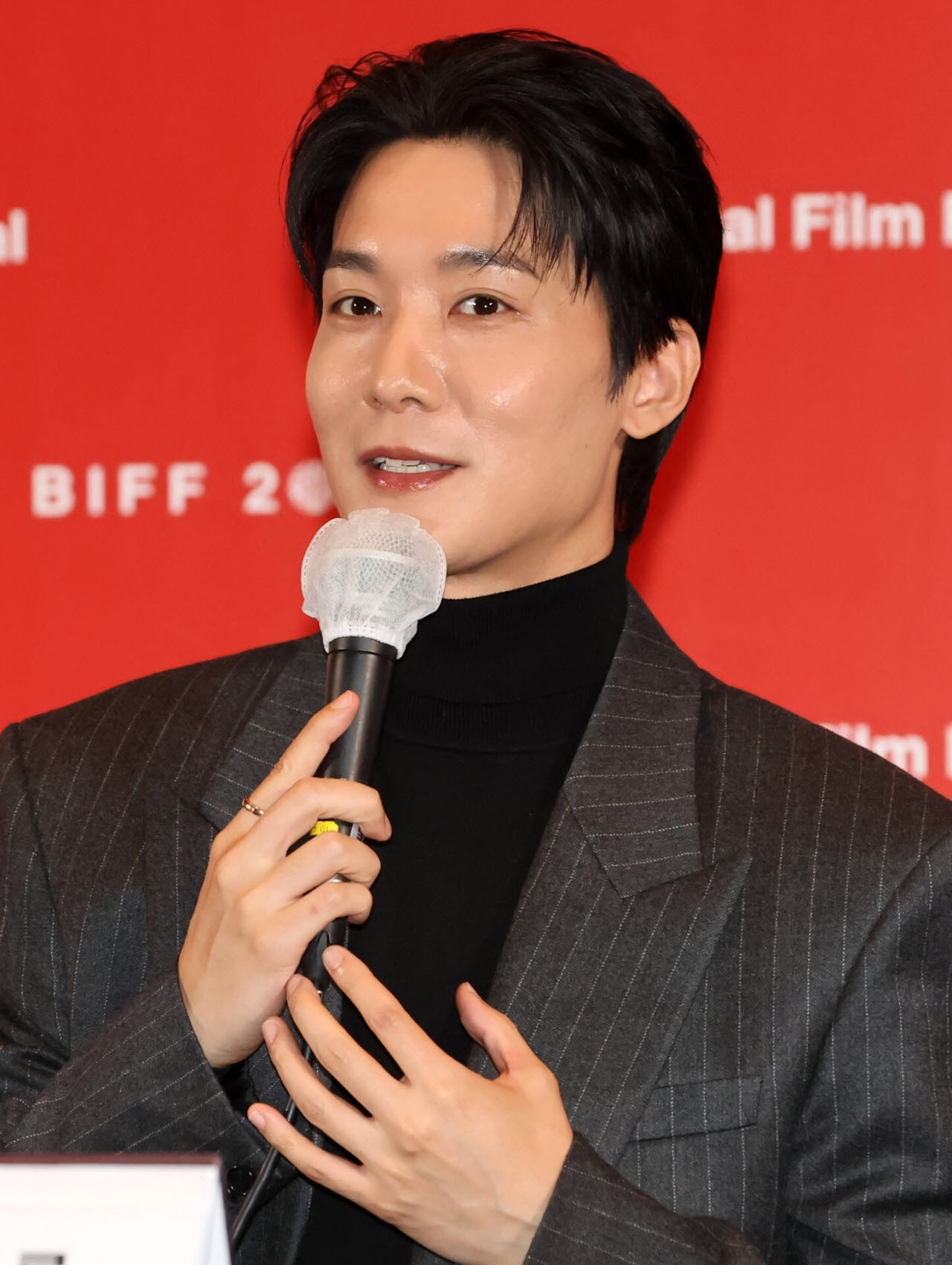 [포토]인사말하는 배우 장률