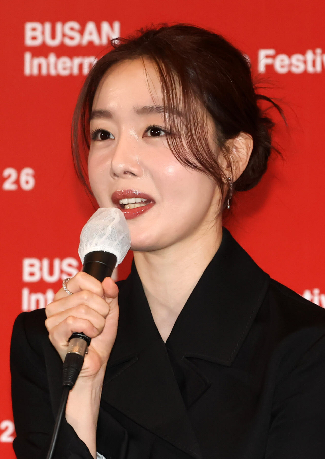 [포토]인사말하는 배우 한선화