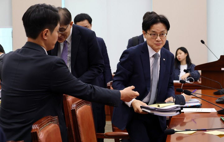 삼성·SK 광주 반도체 투자 두고 산중위 공방…野 "호남 몰아주기"