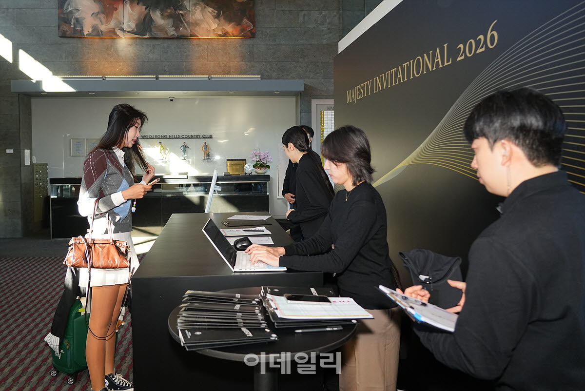 [포토]강지윤,입장 등록해야죠
