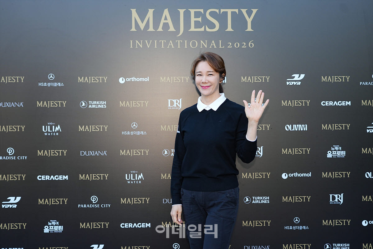 [포토]김영,반가운 손인사