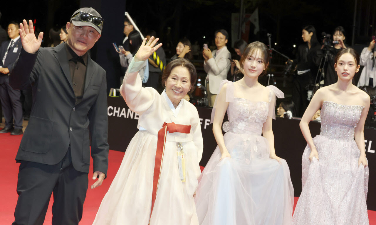 [포토]제31회 부산국제영화제(BIFF) 찾은 영화 '여전히 찬란하게' 감독과 배우들
