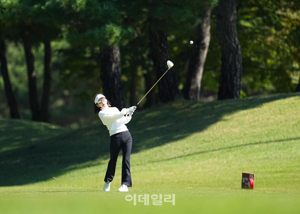 [포토]전인화,정확하게 날아가는 타구