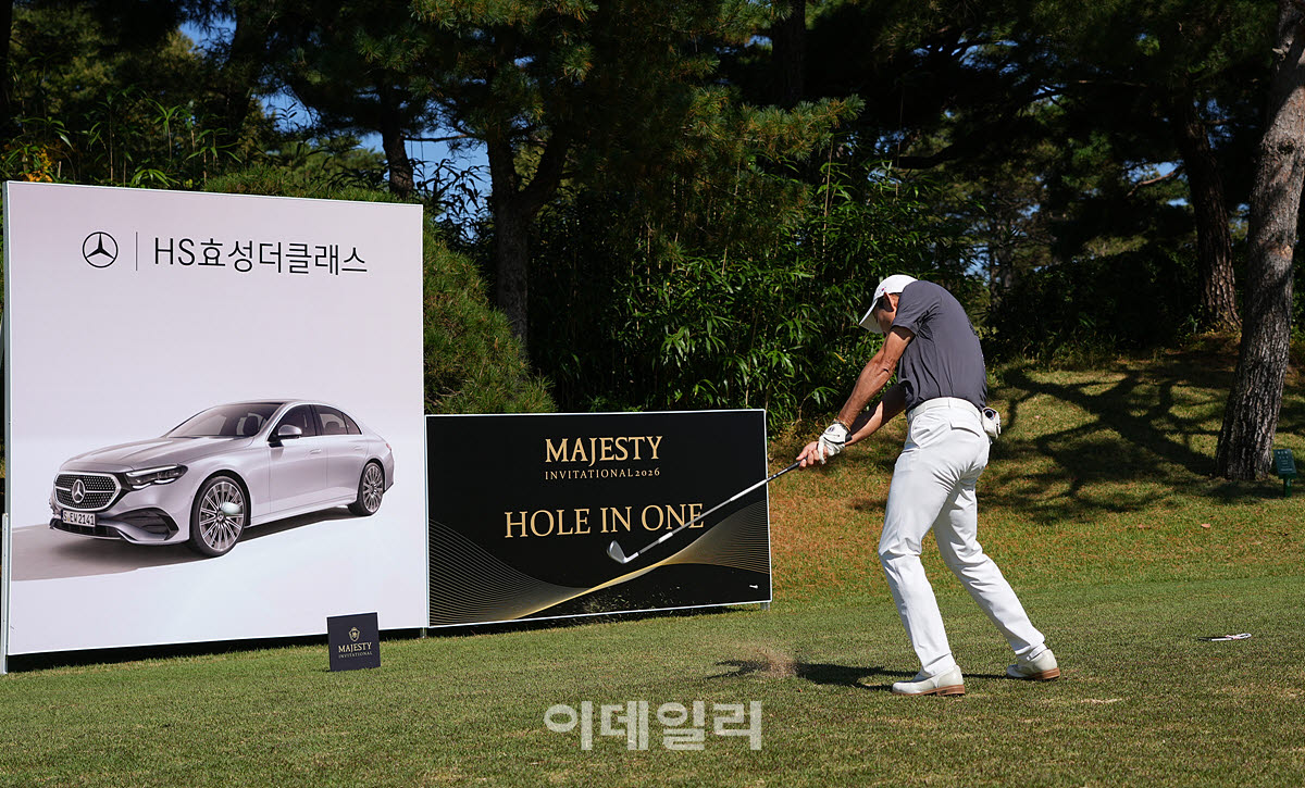 [포토]김창열,홀인원 차량 위해 파워 임팩