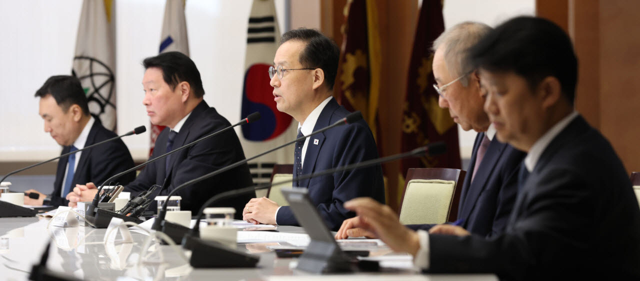 [포토]이형일 부총리, 경제단체장 간담회 발언