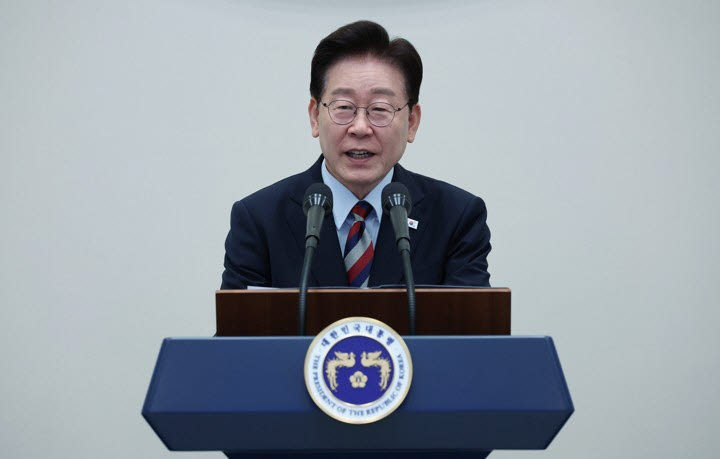 李 “민단 80년 역사 잊지 않을 것…동포들 불편 없도록 지원”