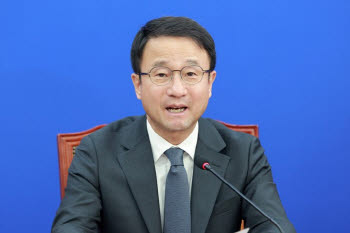 민주당 “국힘, 5·18 폭동 왜곡 모자라 역사 지우기 나서”