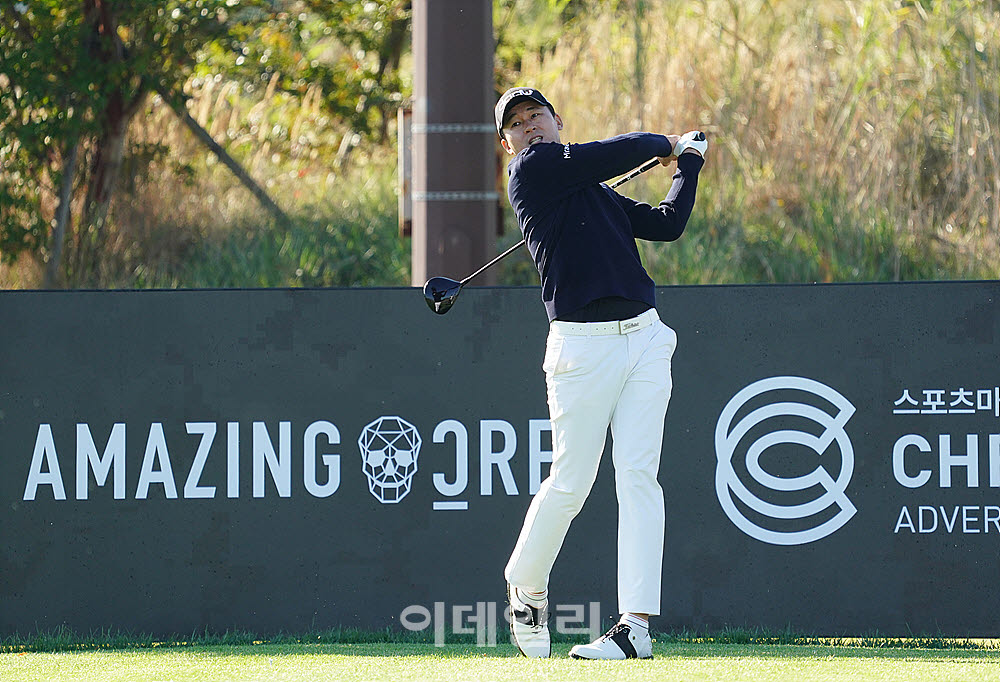 [포토] 이성호, 파워 스윙으로 날린다