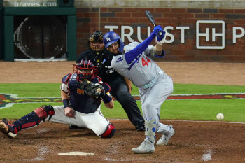 가을 침묵’ 깬 파헤스…다저스, 애틀랜타 꺾고 3년 연속 NLCS 진출