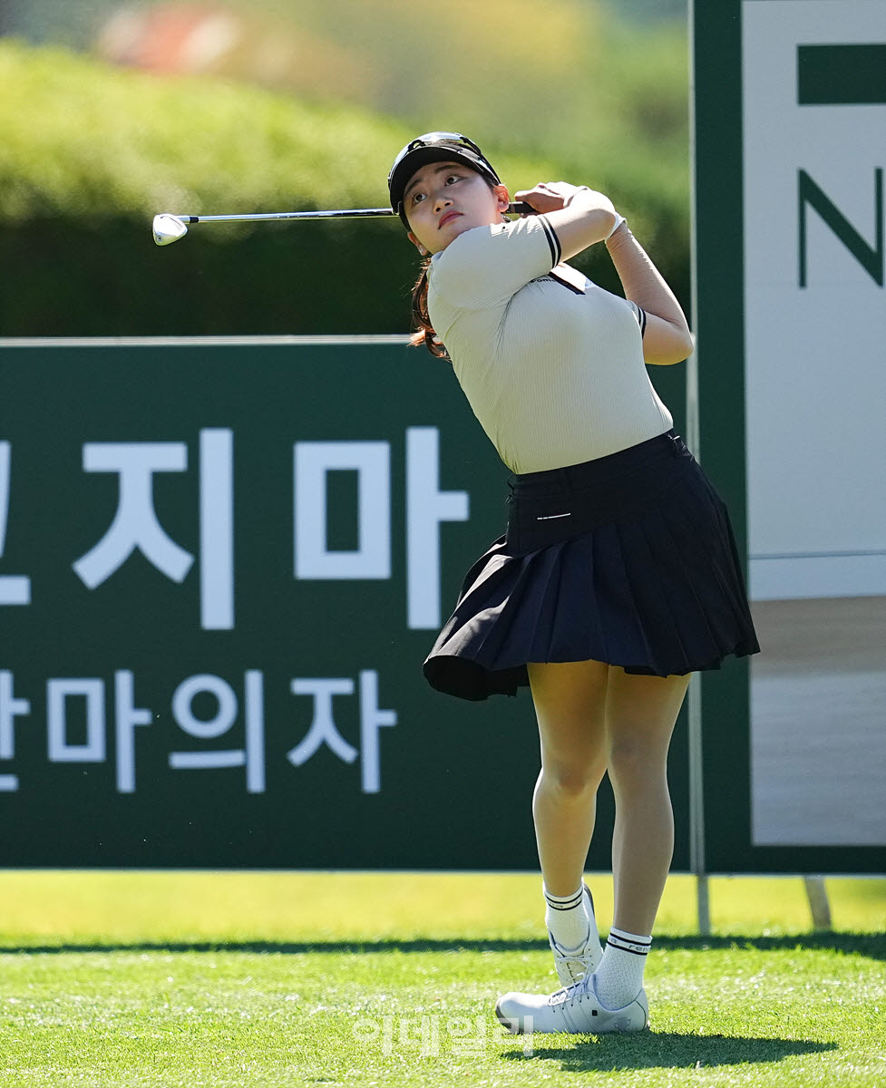 [포토]노승희,버디 위해 핀으로 날린다