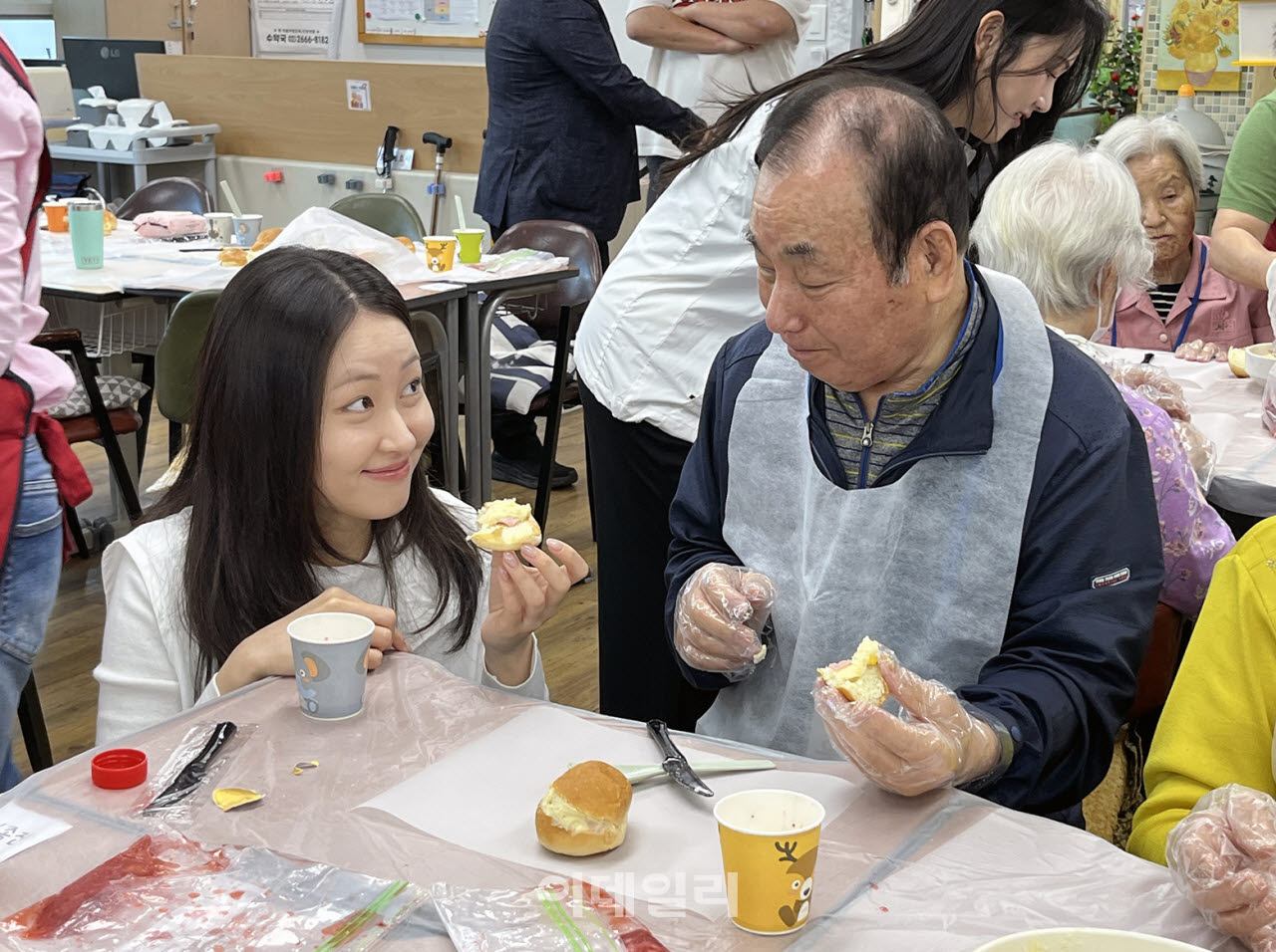 [포토] 봉사활동하는 객실 승무원 봉사단