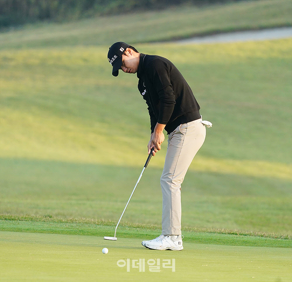 [포토] 백무곤, 부드러운 터치로