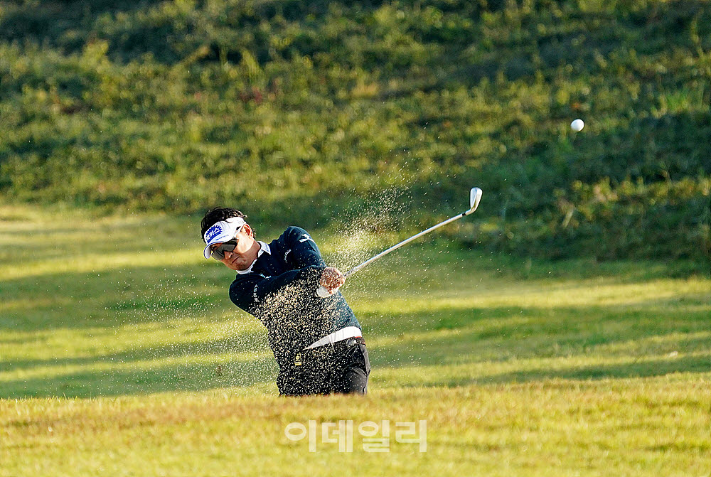 [포토] 박상현, 페어웨이 벙커 탈출