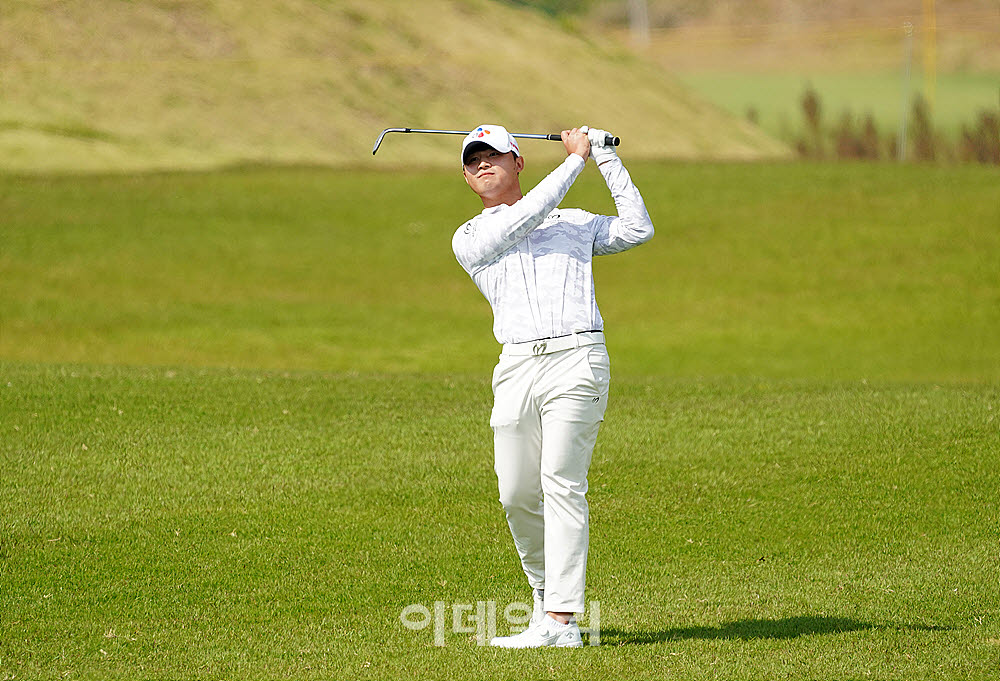 [포토] 배용준, 정교하게 컨트롤한다