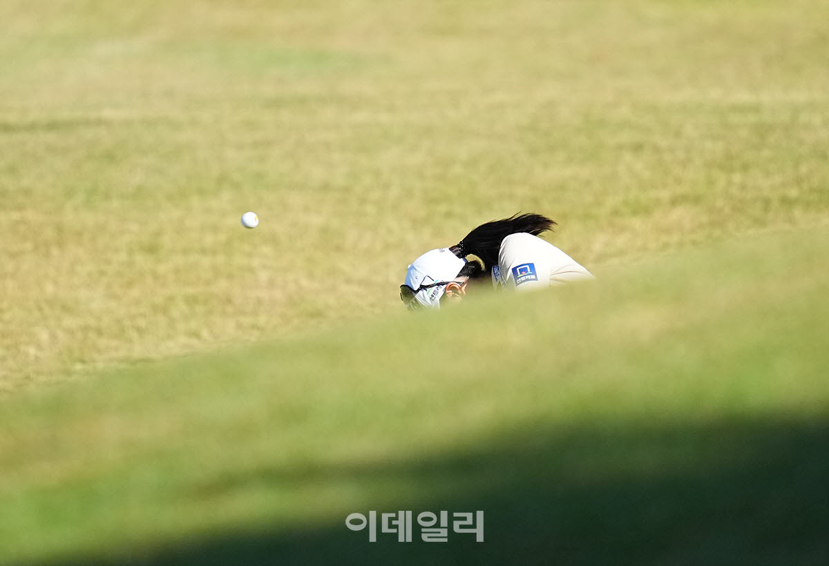 [포토]지한솔,러프에서 강한 임팩