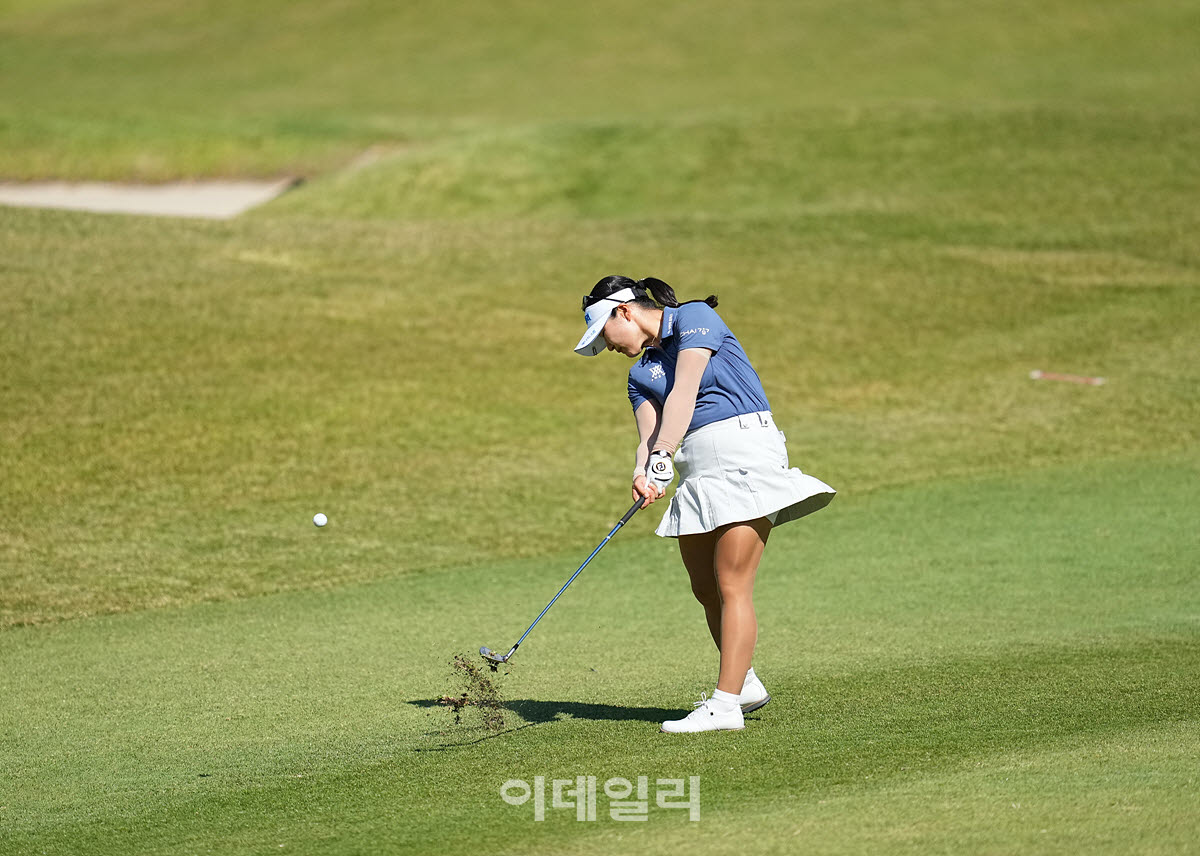 [포토]최가빈,첫 버디를 노린 임팩트