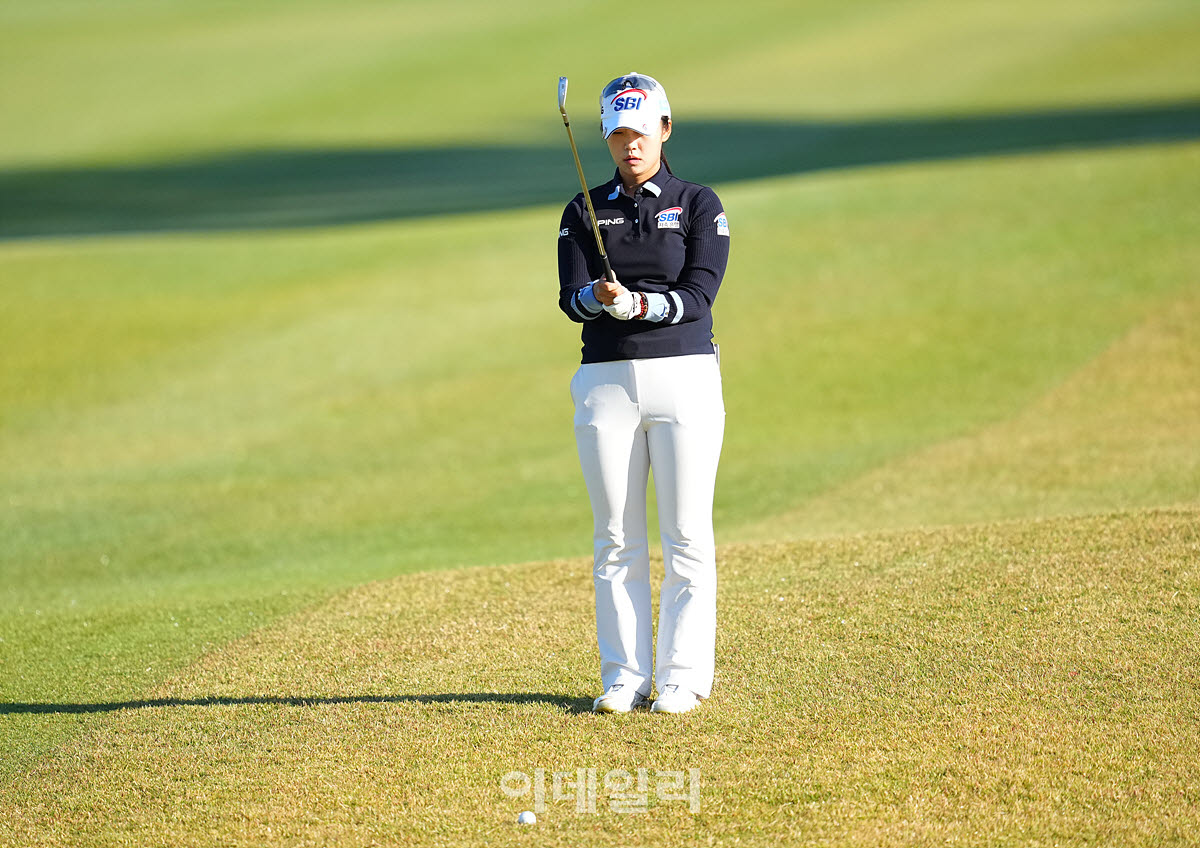 [포토]김지윤,첫 버디 노린 정조준
