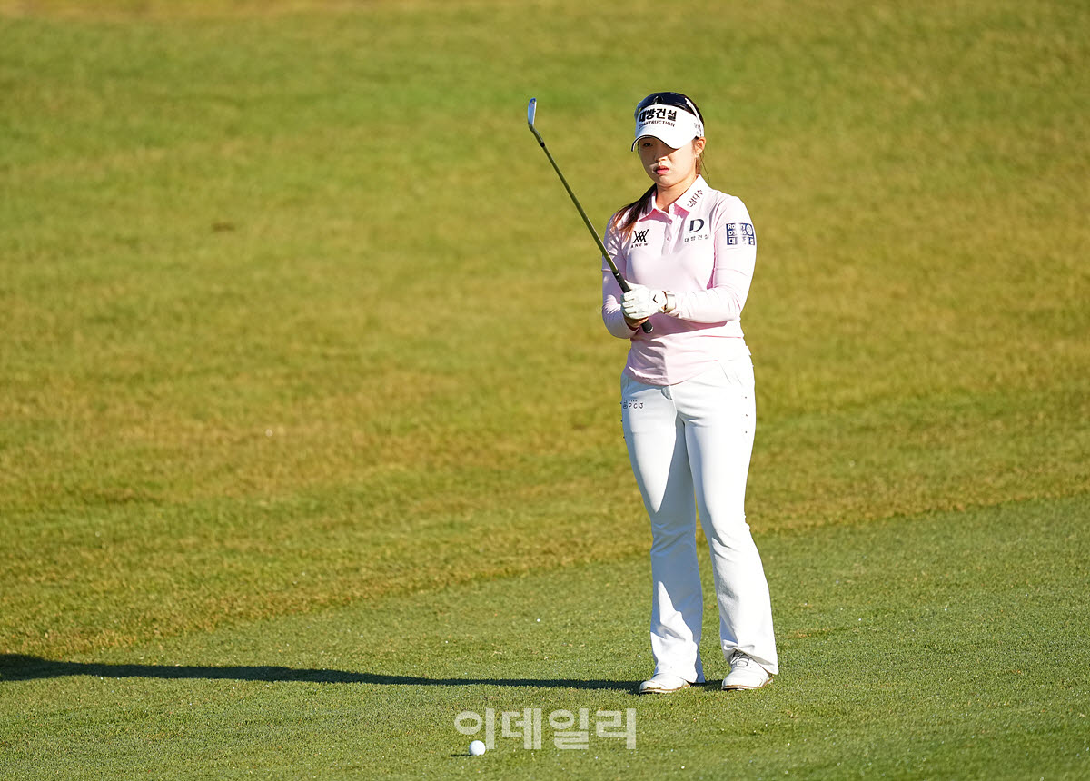 [포토]임진영,그린에 핀을 정조준한다
