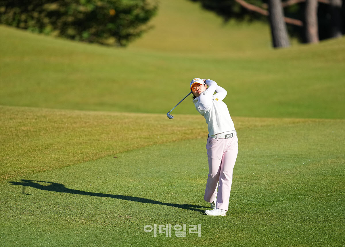 [포토]이지민,그린에 올라가라