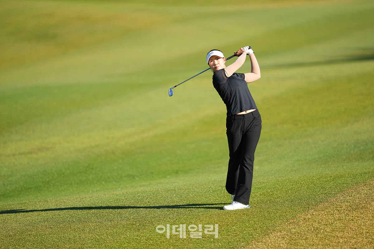 [포토]노원경,핀 옆에 떨어져라