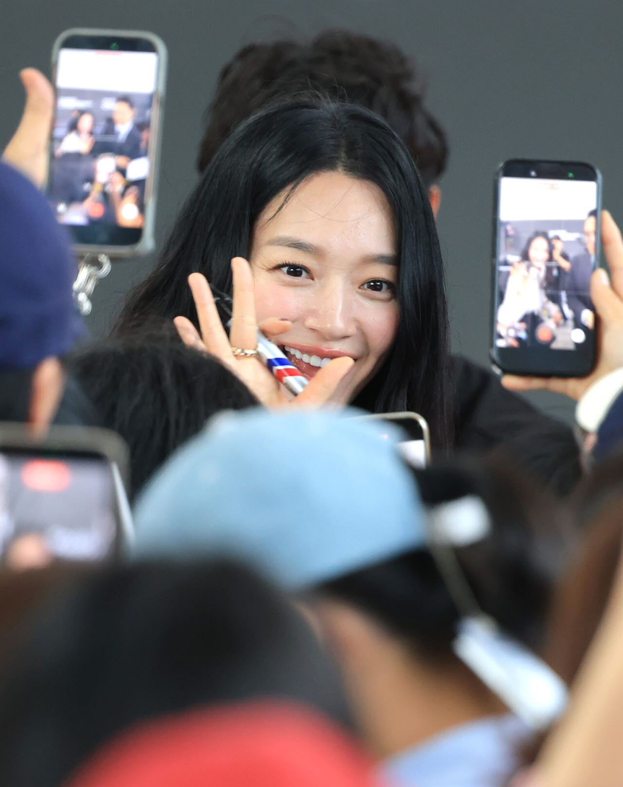 신민아 뜨자 "예쁘다" 웅성웅성…'재혼황후' 다 모였다 [BIFF]
