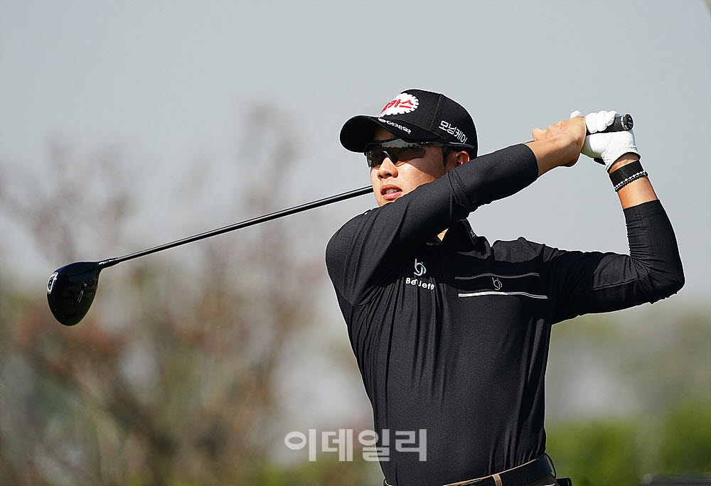 [포토] 송민혁, 호쾌하게 날린다