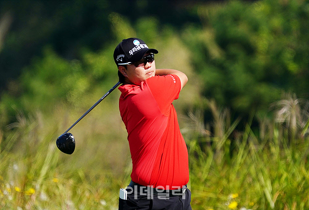 [포토] 문동현, 호쾌한 샷으로 역전을 노린다