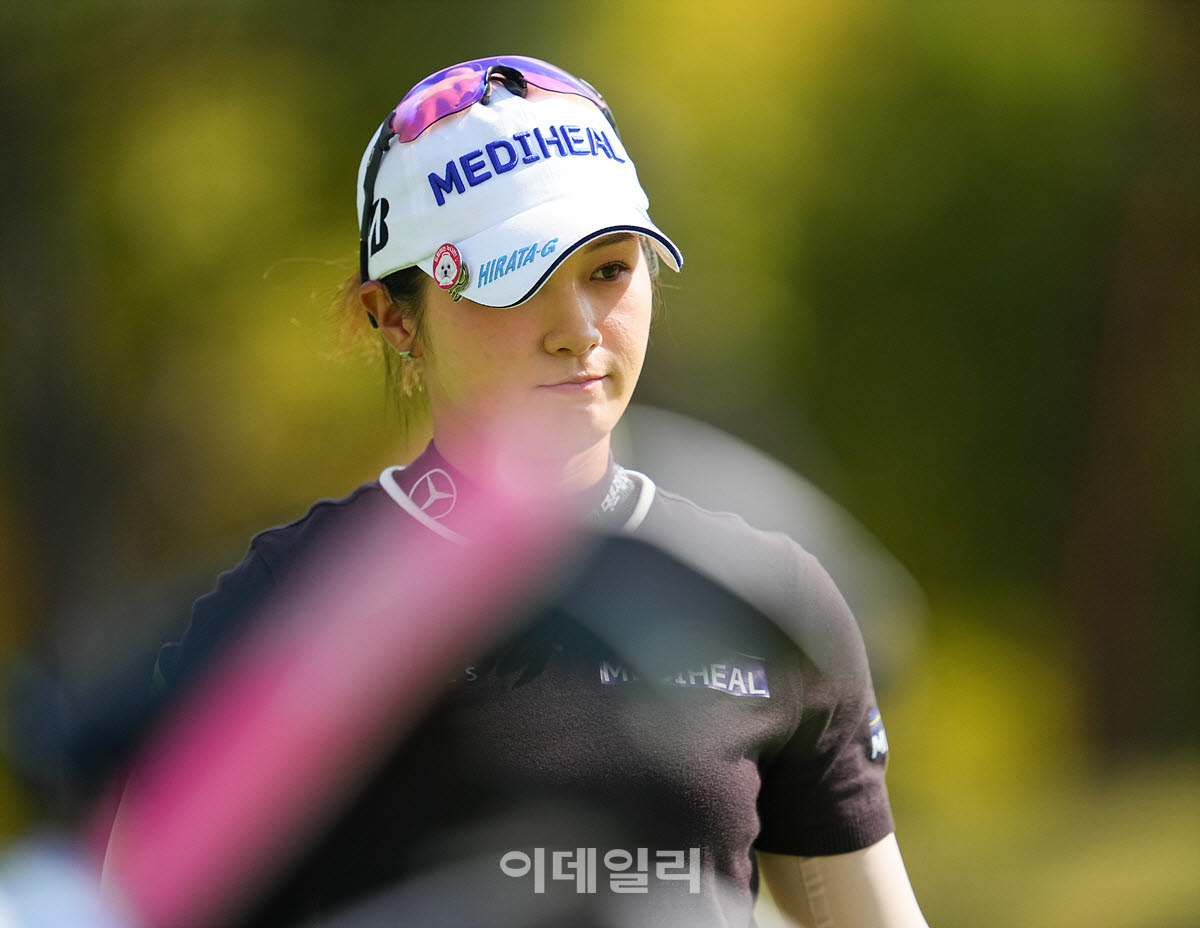 [포토]박현경,이렇게 안들어가나