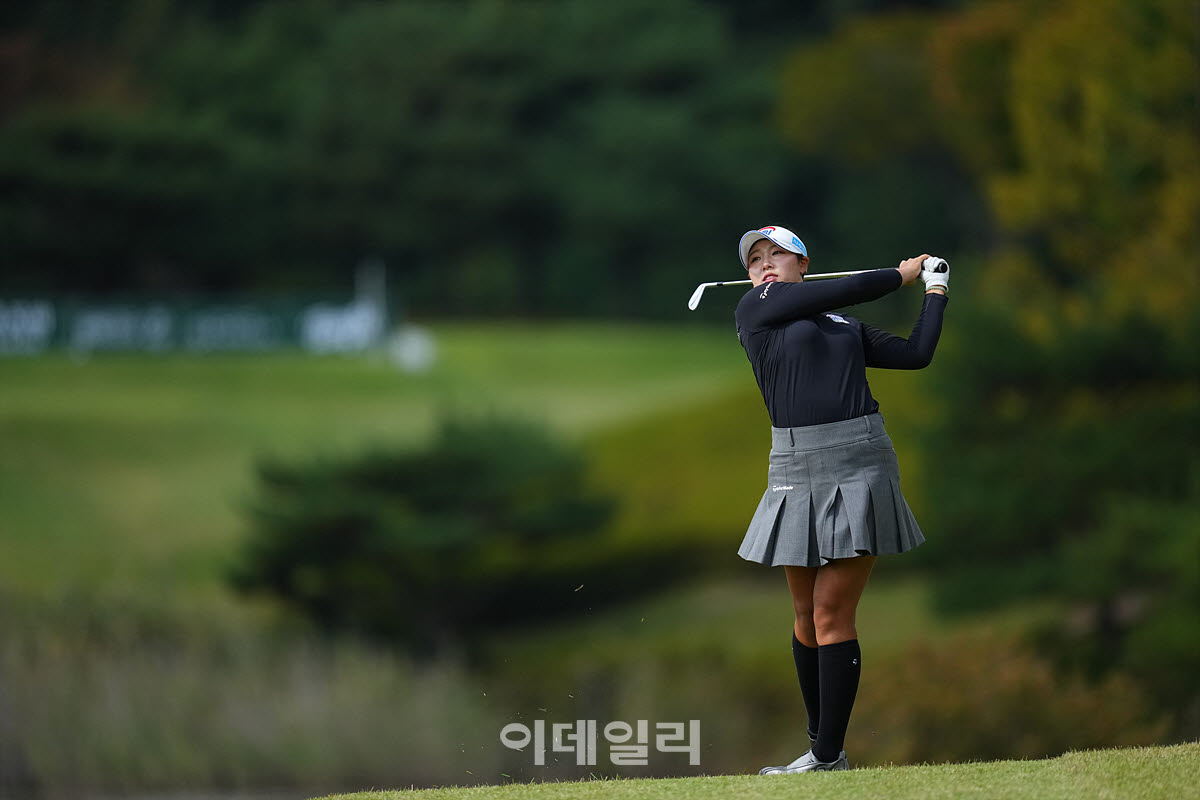 [포토]이윤서,그린에 올라가라