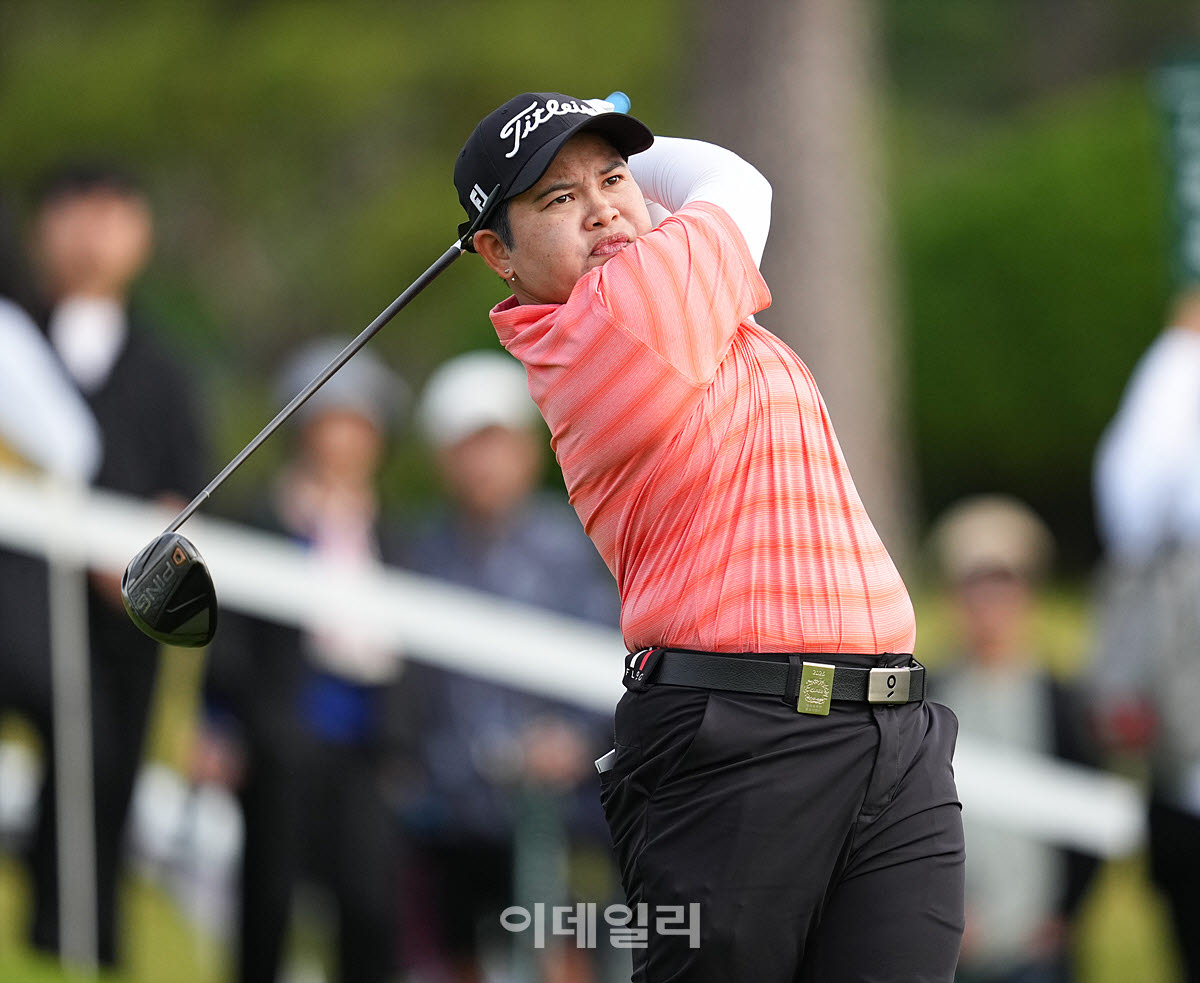 [포토]빳차라쭈타 콩끄라판,무빙데이 장타 출발