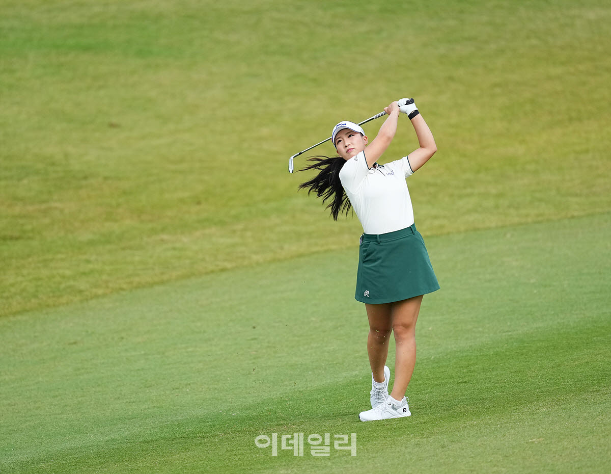 [포토]이율린,그린에 올라가라