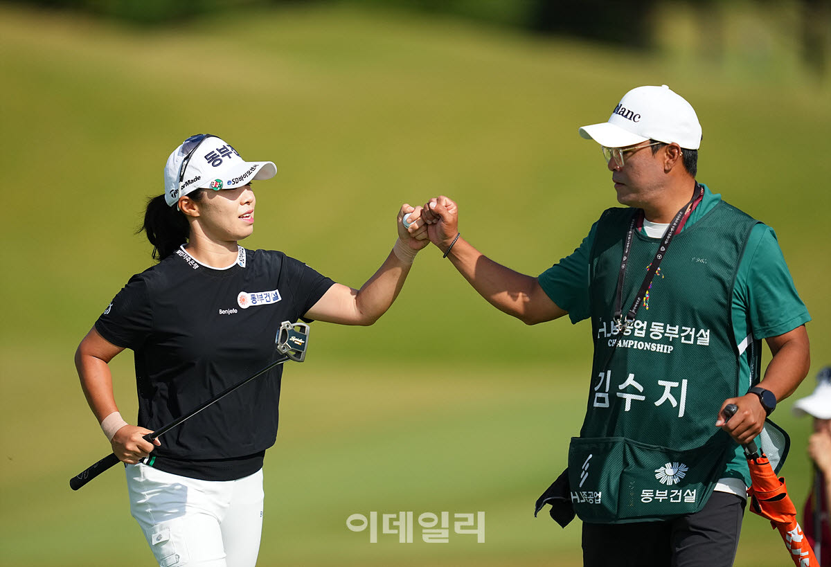 [포토]김수지,나이스 첫 홀 버디 성공