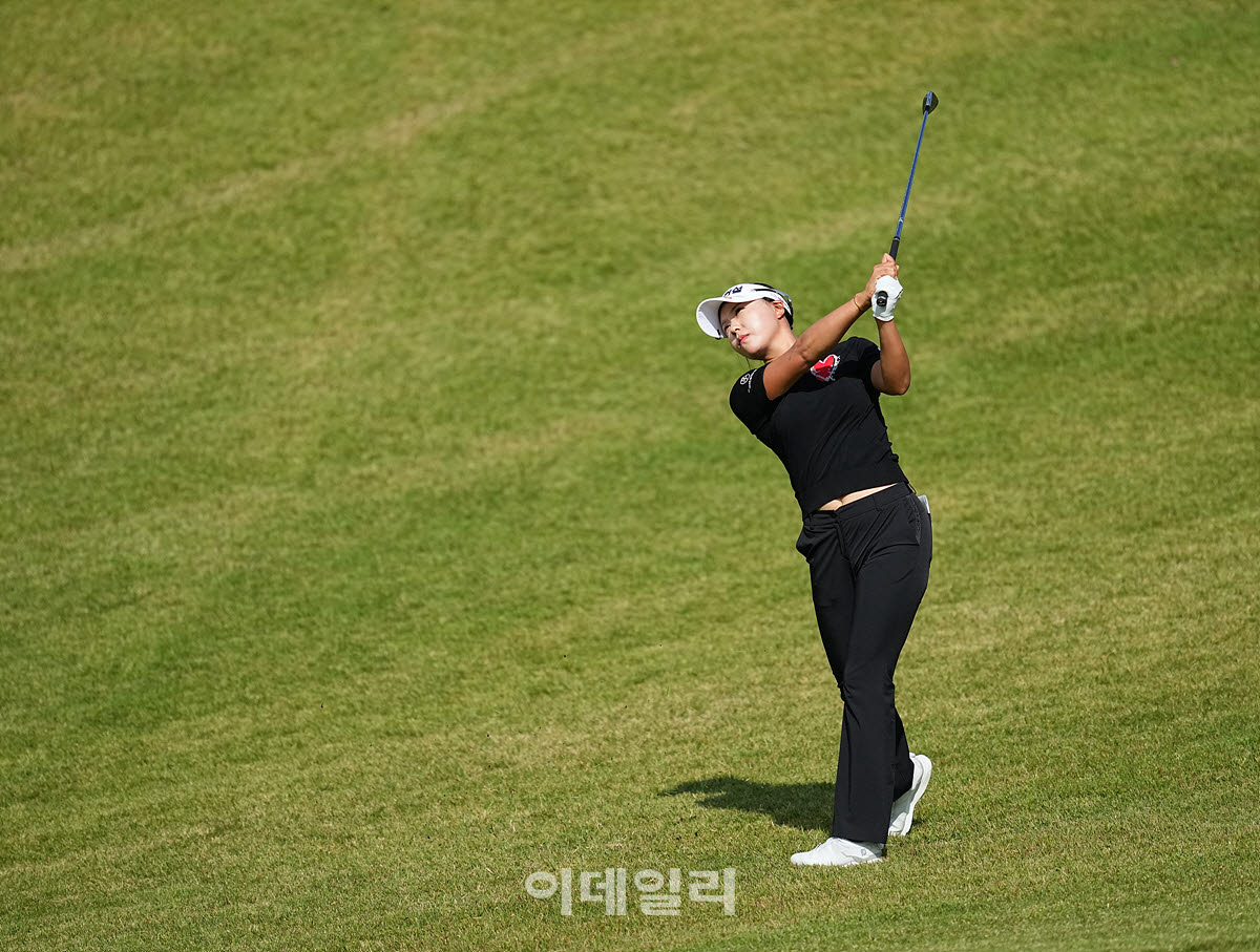 [포토]문정민,그린에 올라가라