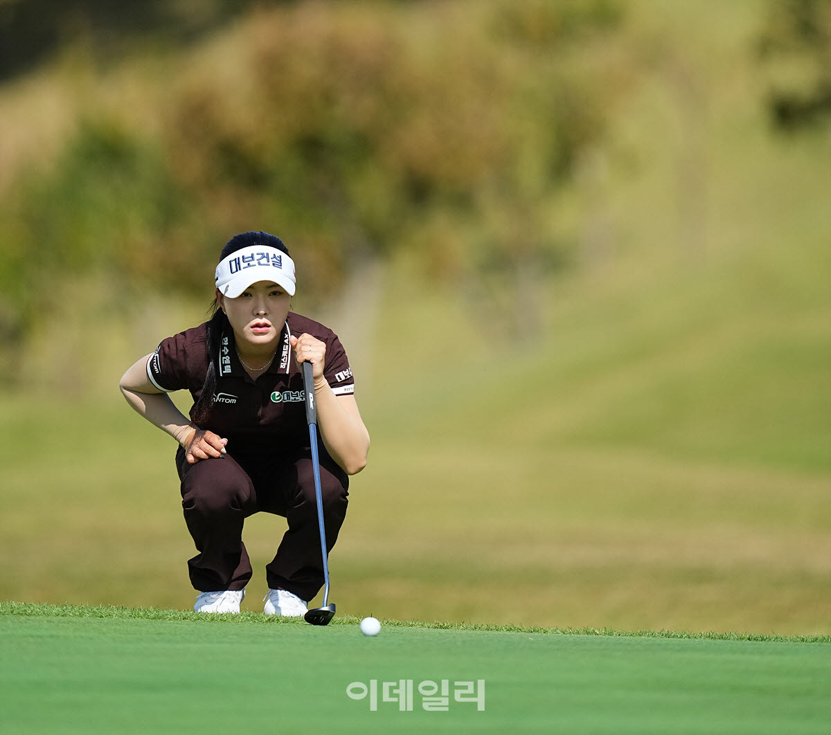 [포토]서어진,그린 경사를 파악한다