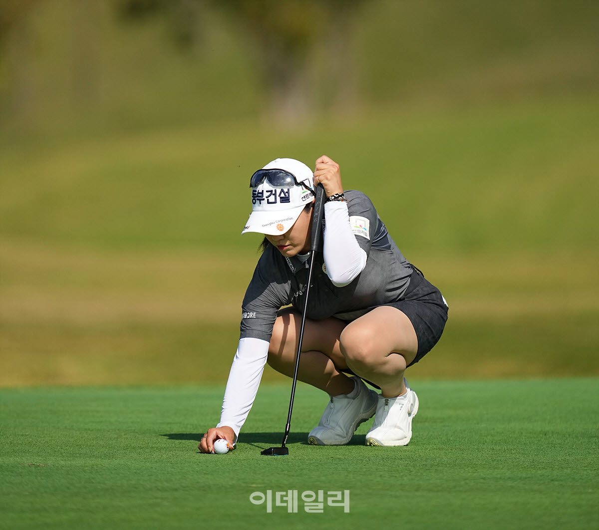 [포토]지한솔,버디 라인을 맞춘다