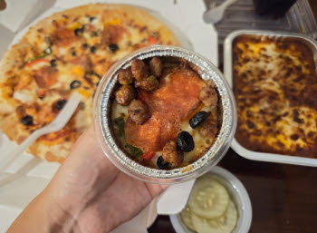 "피자헛에서 떡을 샀다"…3900원 피자설기, 끝까지 맛있을까[먹어보고서]