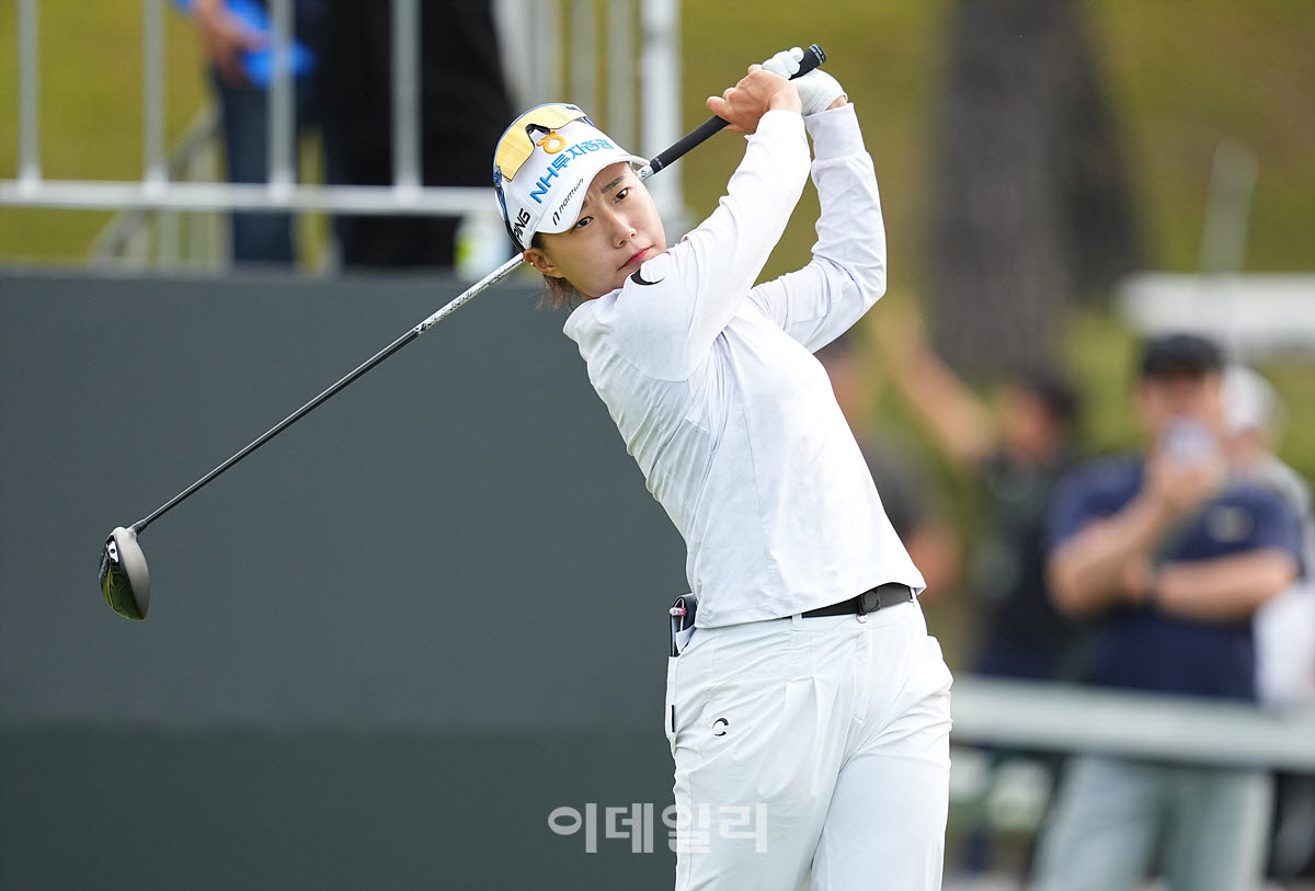 [포토]정윤지,무리없는 첫 티샷