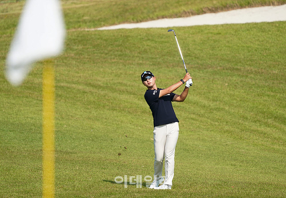 [포토] 조우영, 빛나는 컨트롤로 버디 찬스