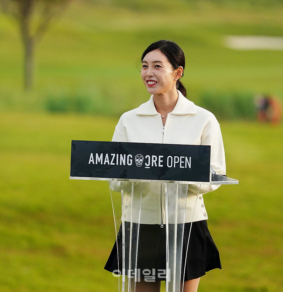 [포토] 시상식 사회에 홍재경 아나운서
