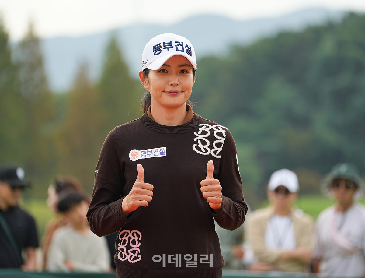 [포토]장수연,은퇴 기쁨의 엄지척