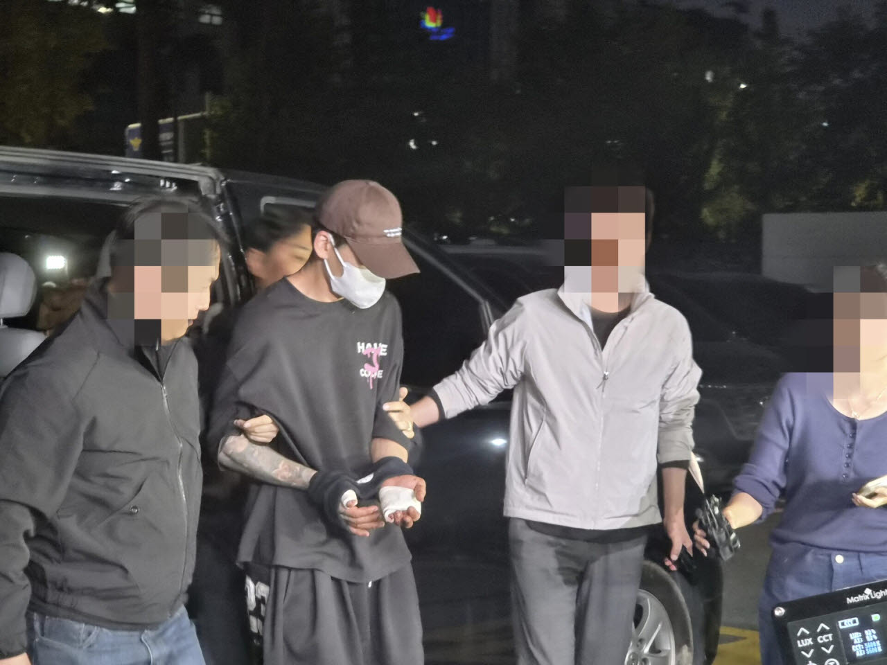 `장모 살해·아내 납치` 20대, 송파서 압송…혼인무효소송 중 범행
