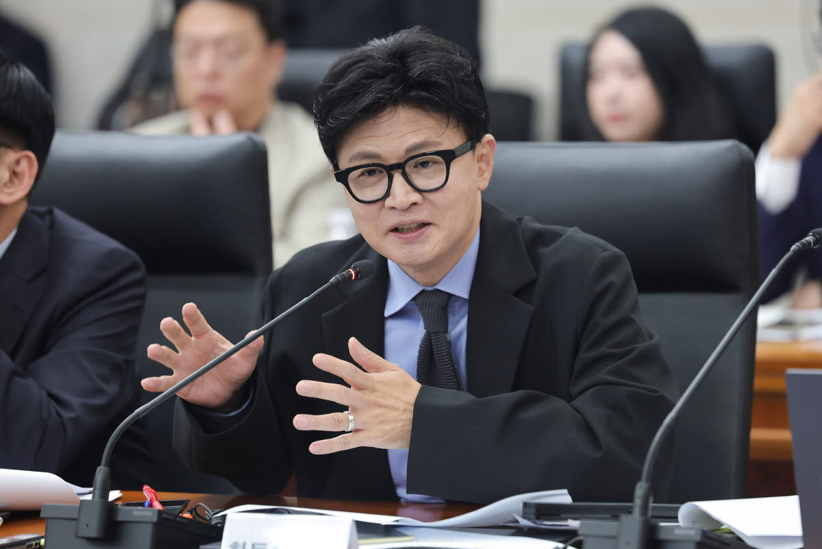 與 조계원 “金 아들, 사회 위한 노력... 韓 딸은 자료 베끼고 판매”