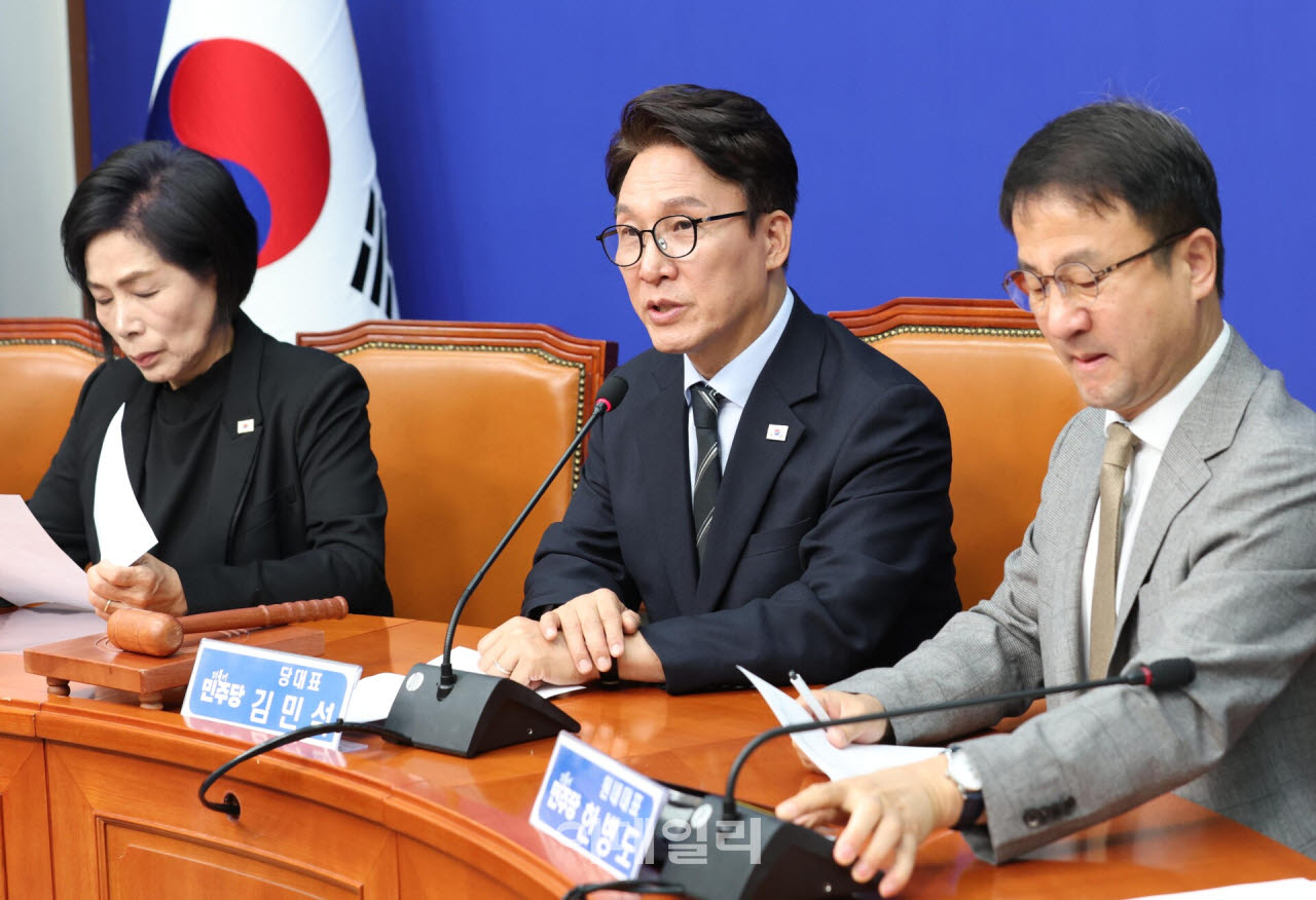 與 김민석 “대북 확성기 제재, 접경 지역 주민 위태롭게 해”