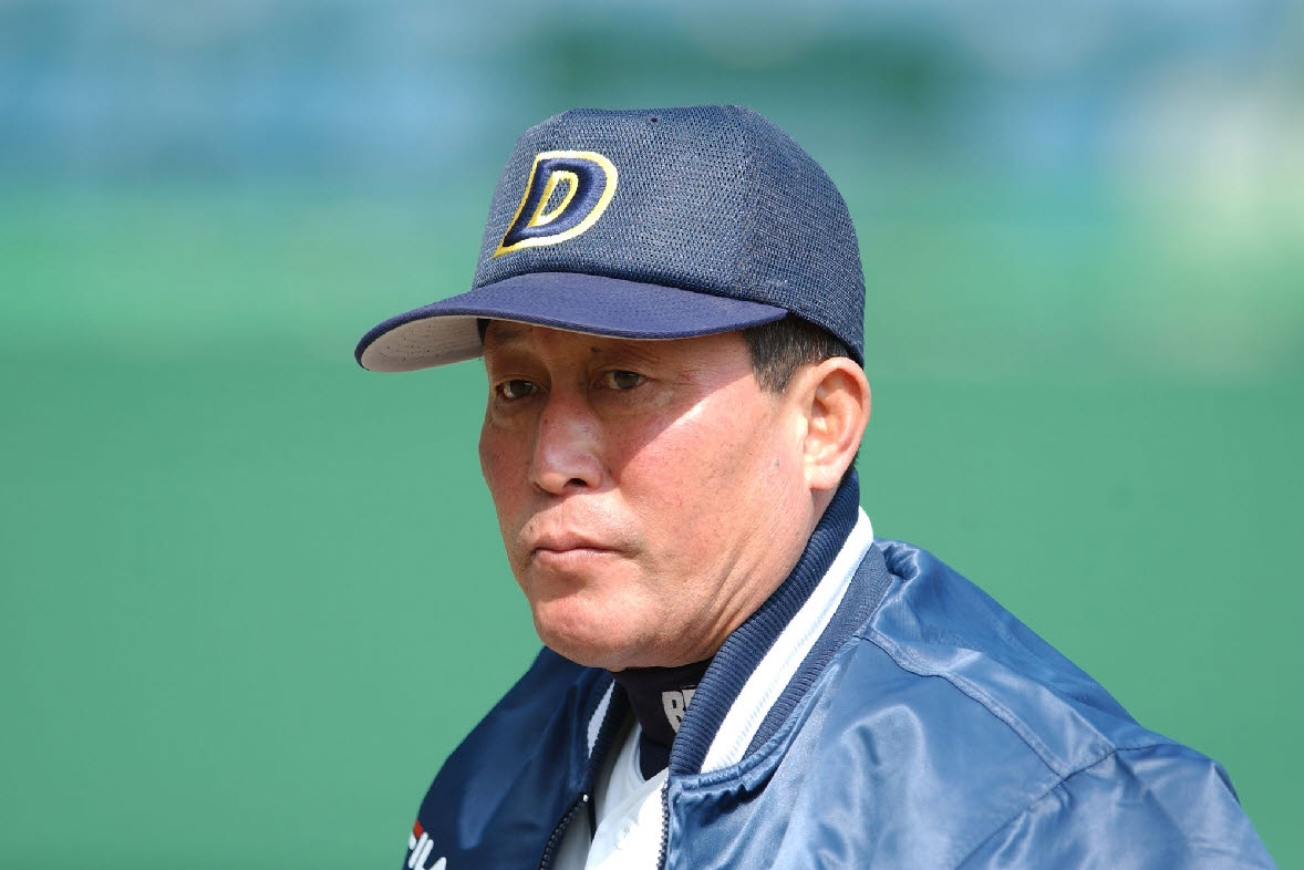 두 차례 두산 우승 이끈 김인식, 잠실 마지막 정규시즌 시구