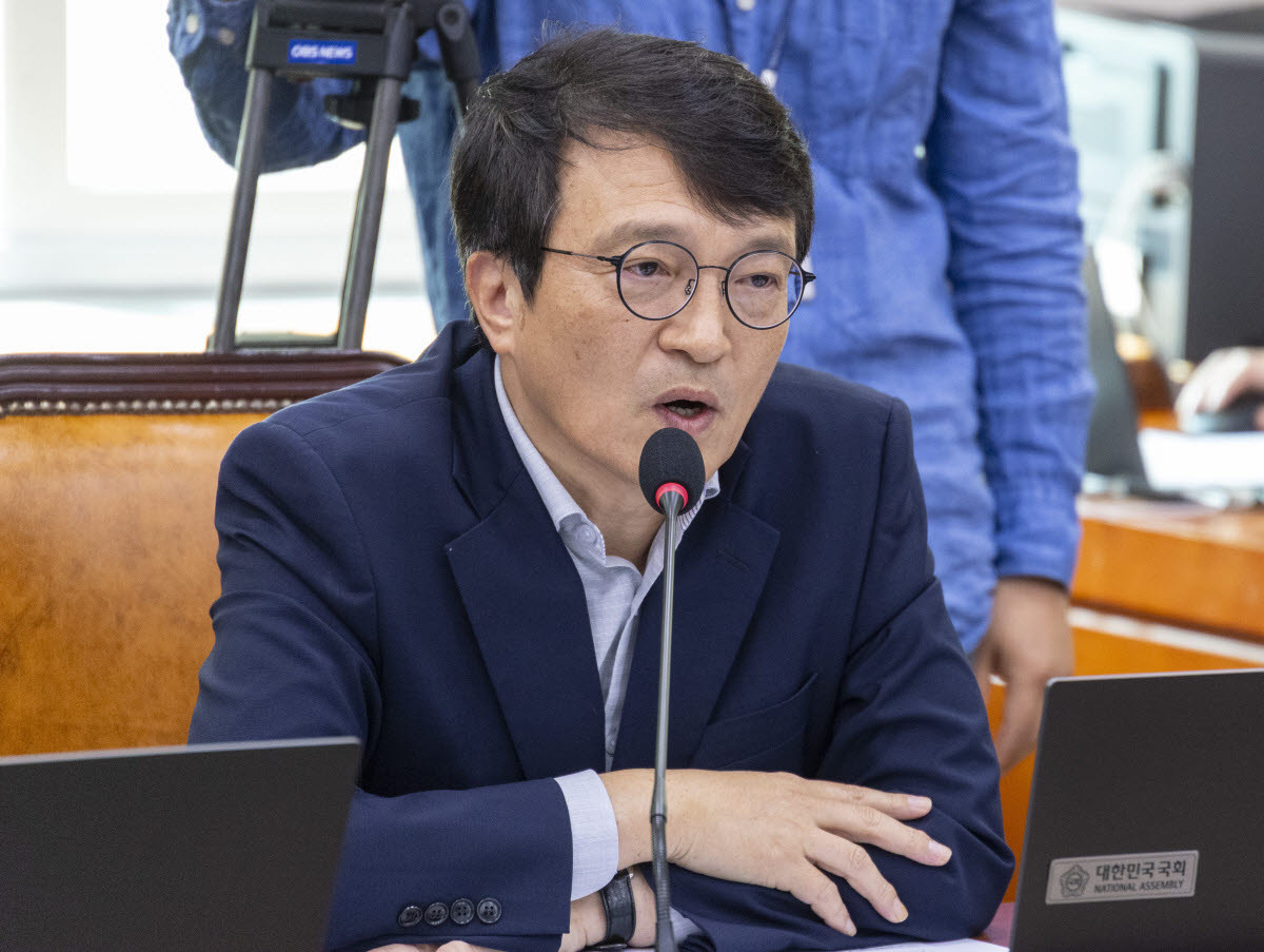 與 김의겸 “격려금 관여 안 했다는 조희대, 거짓으로 밝혀져”
