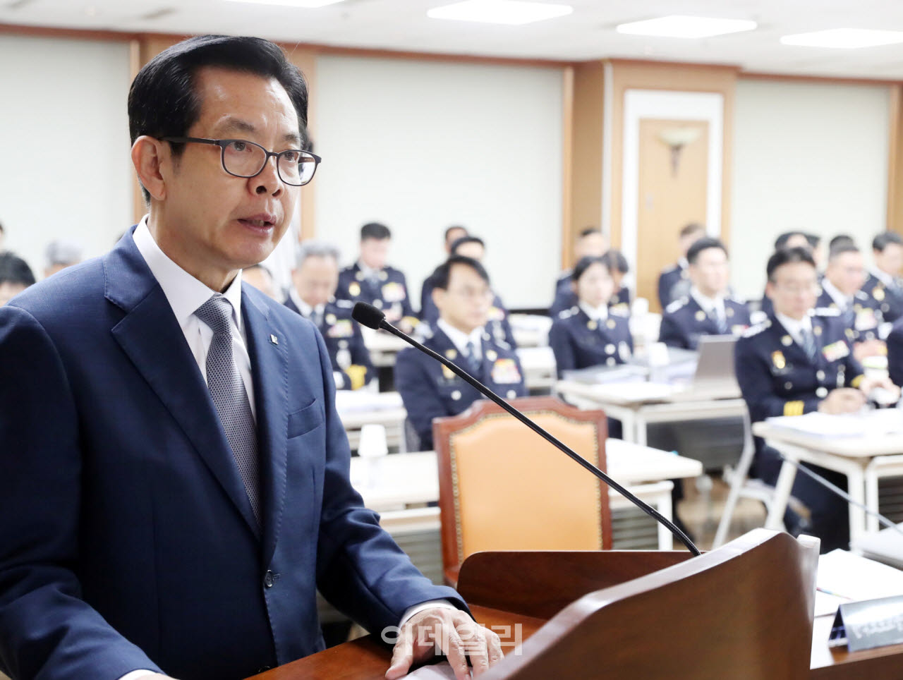 [포토] 국정감사 인사말하는 김희중 한국도로공단 이사장