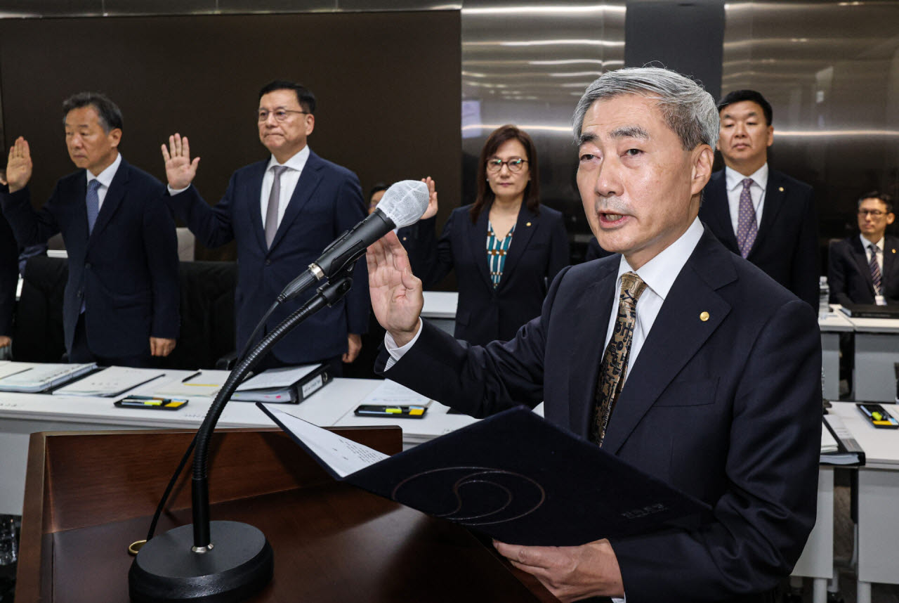 [포토]신현송 한국은행 총재, 기관장 선서