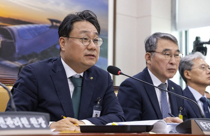 “LH 사장이 할 말 아냐”…대출 규제 與 질타에 고개 숙인 이성훈