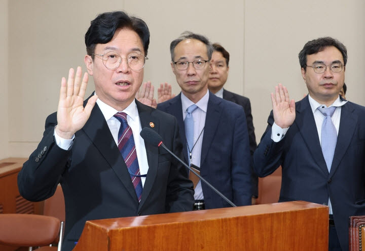 노동장관 "메가특구 노동특례 결과 정해두지 않아…대화로 만들 것"